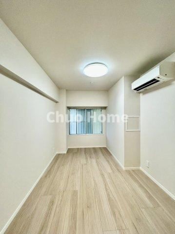 マンション東陽町の寝室|【寝室】心と体をゆったりと安らげる主寝室。寝室のゆとりが大きい分だけ、暮らしの安らぎは深まります。一日の疲れを癒すだけでなく、ご夫婦の親密な語らいを紡ぎ出します
