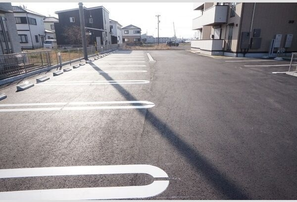レジデンス　グレイスの駐車場