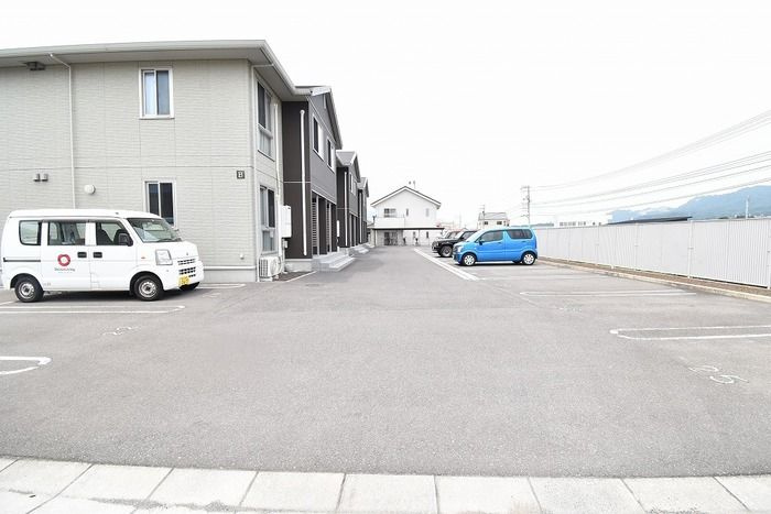 エスポワール　B棟の駐車場