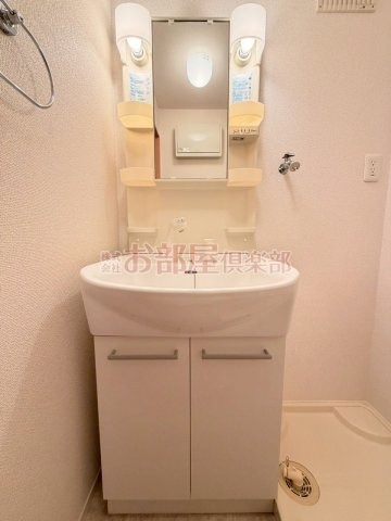 ガーデンヒルズ荒木の洗面所|明るい洗面所です