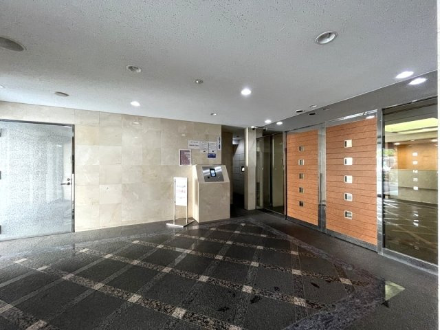 パレステュディオ新宿パークサイドのエントランス|清潔なエントランスです