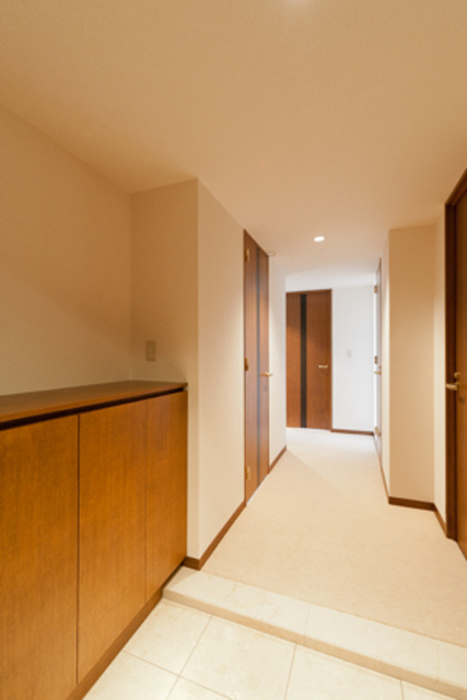 西早稲田パーク・タワーの玄関|※写真は同タイプ住戸です。