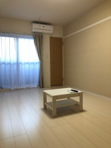 クレイノフィークスの居間・リビング|静かな住宅地になります。