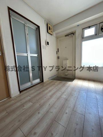 仲介手数料0円！佐枝ビルの居間・リビング