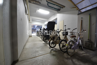 【その他共用部分】 | アバンダント釣鐘 | 自転車置き場
落ち着いた雰囲気の外観です