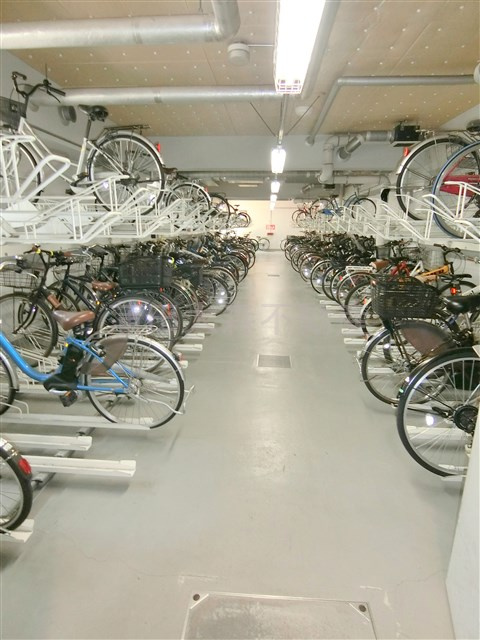 萩中イーストのその他共用部分|屋根付ラック式の駐輪場