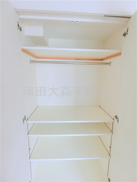萩中イーストの収納|棚付きの収納クローゼット