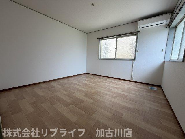 太子戸建ての洋室