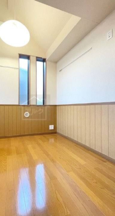 新宿区高田馬場４丁目のアパートの居間・リビング|同仕様