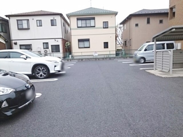 ジュネスⅢの駐車場