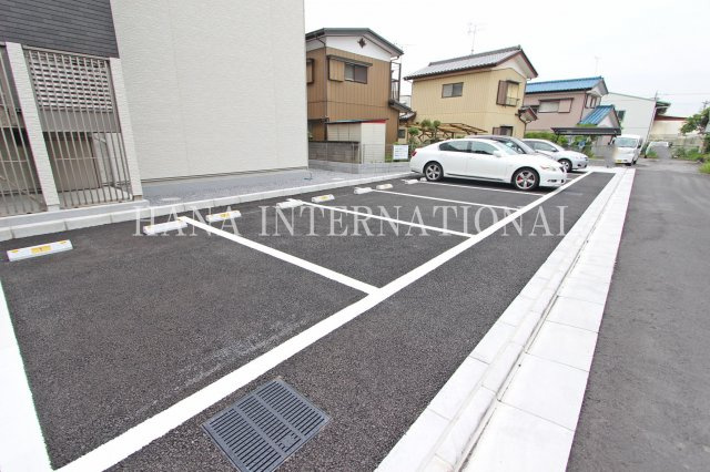 クレイノミュートス・テセラⅡの駐車場