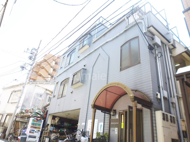 メゾン・ド・フカサワの外観|鉄骨造の3階建て☆