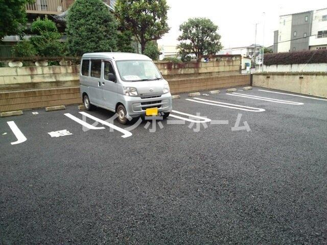 ブローテVの駐車場