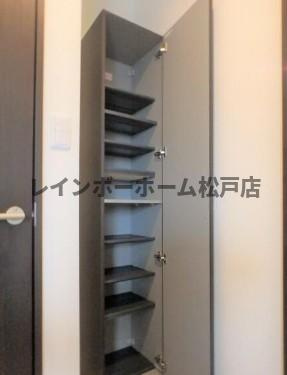 柏市つくしが丘５丁目のアパートの玄関