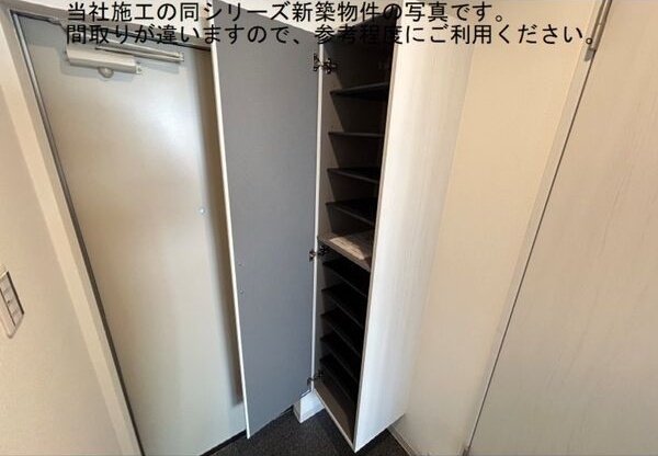 ジーメゾン名古屋名港の玄関|収納もある玄関です