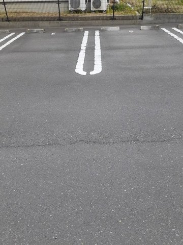 ノヴェルティハイツ坂出の駐車場