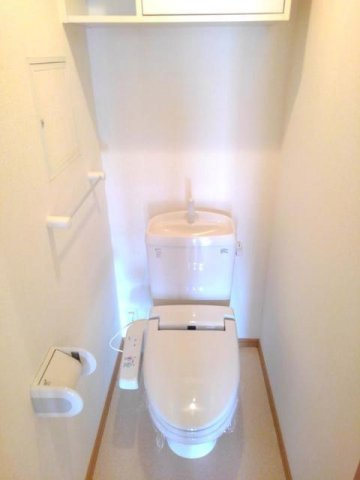 ウインターワルツＢのトイレ|落ち着いた色調のトイレです