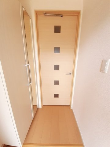 セレノ・ド・ルピナスⅠの玄関|ゆったりとした玄関です