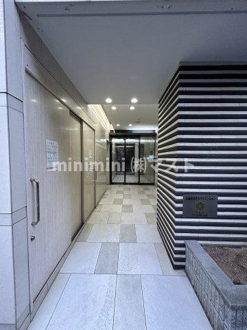 オリエンタル靱本町のエントランス