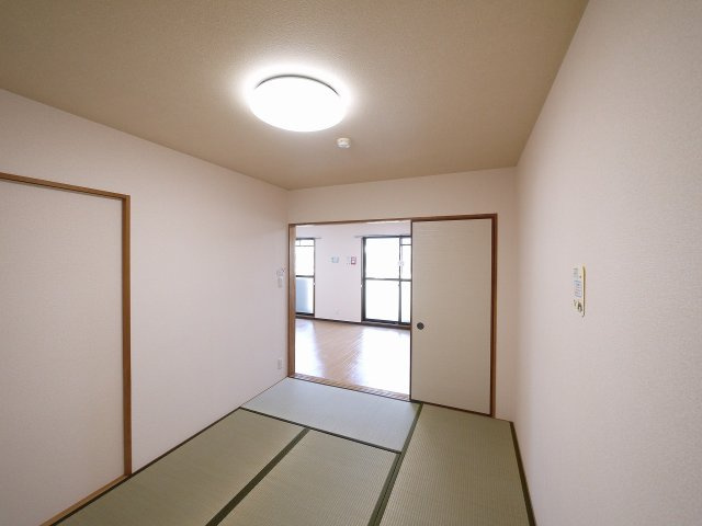 グレースコート恋の窪の和室|い草の香りが落ち着く素敵な和室です