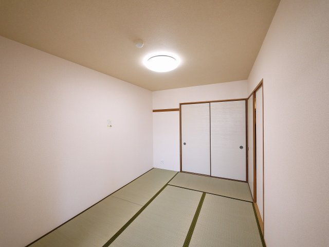 グレースコート恋の窪の和室|畳の上でゆっくりとくつろげる和室です
