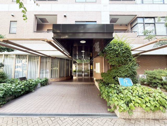 パレステージ四ツ橋の外観|マンション入り口です。（２０２６年８月現在）