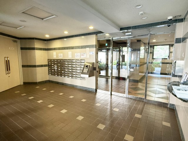 パレステージ四ツ橋のエントランス|オートロック付きのエントランスです。（２０２６年８月現在）