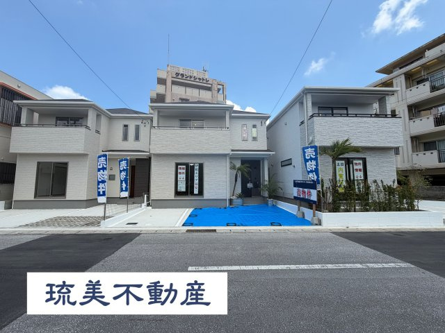 浦添市伊祖5丁目（全3棟）BC号棟の外観|※全棟並列駐車2台以上♪