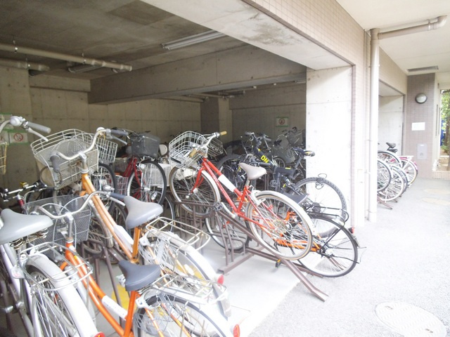 コンフォリア赤羽岩淵のその他共用部分|駐輪場あります。