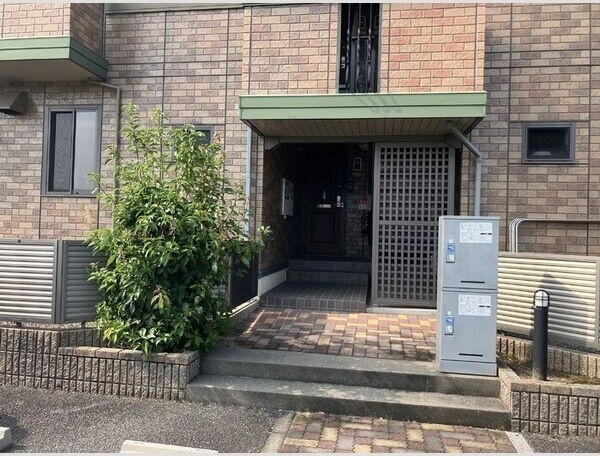 High Avenue　Aのエントランス