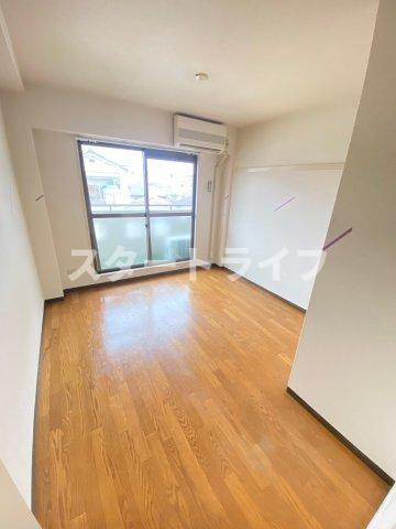大阪市東淀川区下新庄４丁目の賃貸マンションの居間・リビング