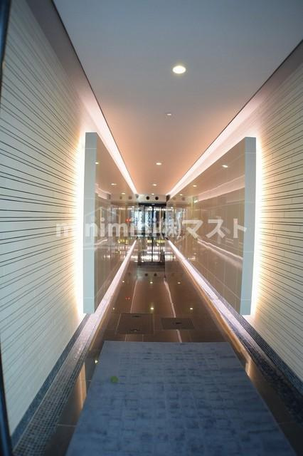 大阪市西区南堀江３丁目の賃貸マンションのエントランス