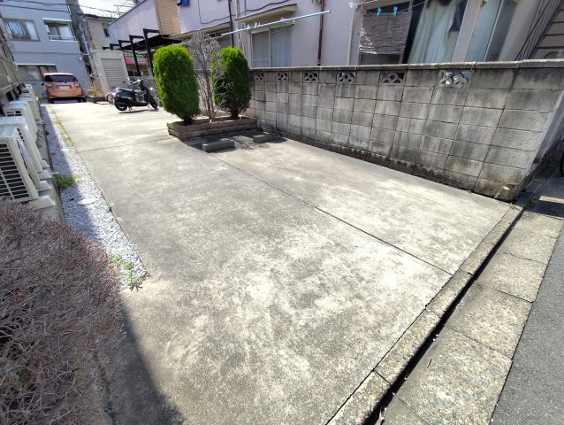 Welina SHOE Ⅱの駐車場