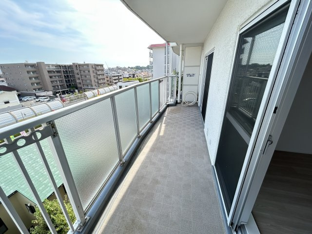 【バルコニー】 | ローズハイツ夙川 | 落ち着いた時間を過ごせるバルコニーです