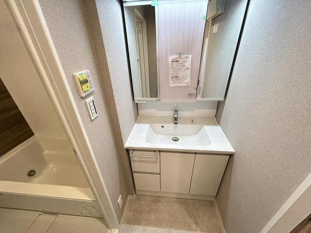 【独立洗面台】 | ローズハイツ夙川 | 独立洗面台、小物を置くことができて便利です
