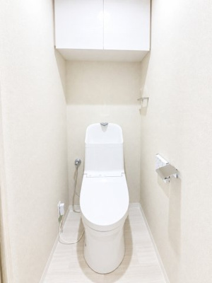 【トイレ】 | グリーンコート相模大野ヴィンテージスクエア | 温水洗浄便座付のトイレです。
毎日使う場所だから、より快適な空間に仕上げられています。