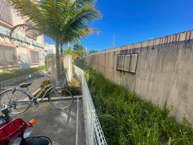 名護市屋部の外観