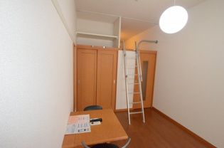 レオパレスフルールの居間
