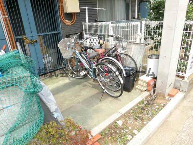 武蔵野市吉祥寺本町２丁目の賃貸マンションの駐車場