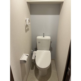 温水洗浄便座付きのトイレです♪