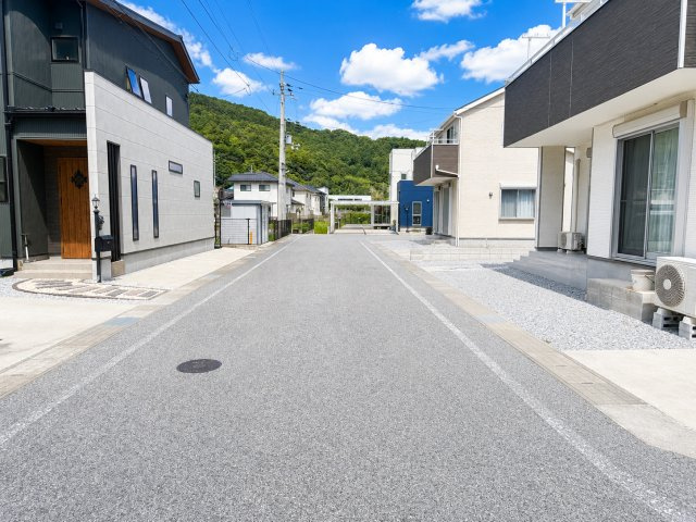 東近江市五個荘石塚町の前面道路含む現地写真|前面道路含む現地写真です