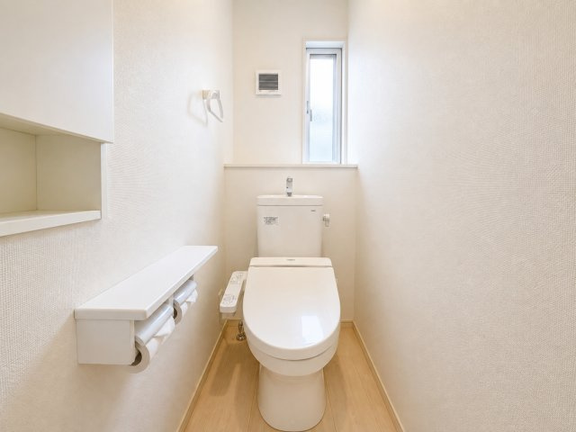 東近江市五個荘石塚町のトイレ|ゆったりとした空間のトイレです