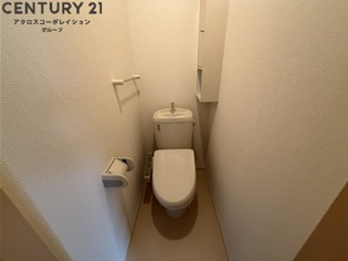 温水洗浄便座付きのトイレです♪