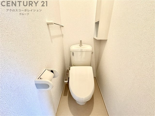 温水洗浄便座付きのトイレです♪
