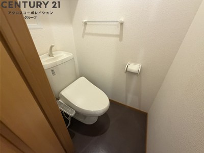 温水洗浄便座付きのトイレです♪