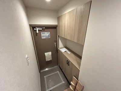 【玄関】 | ローズハイツ夙川 | 収納もある玄関です