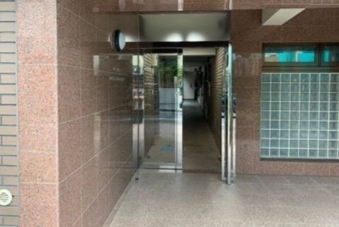 DRホームズ都立大学のエントランス