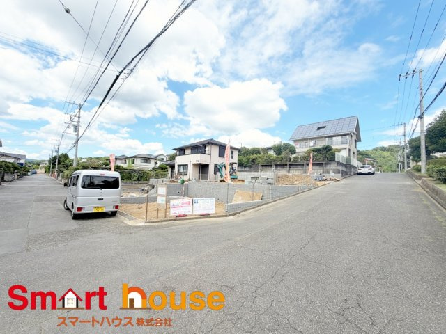 厚木市鳶尾５丁目の前面道路含む現地写真