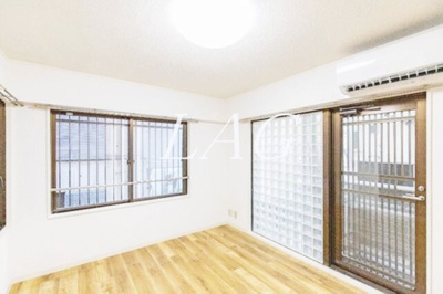【居間・リビング】 | ロイヤルハイツ中川 | 洋室のお部屋です。