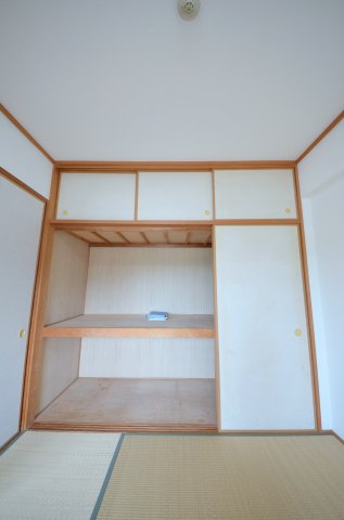 ライオンズマンション大原駅前の収納|各居室に機能的なクローゼットを完備。タンスなどの大型家具を買い足す必要がないため、お部屋の面積を最大限に活かせます。